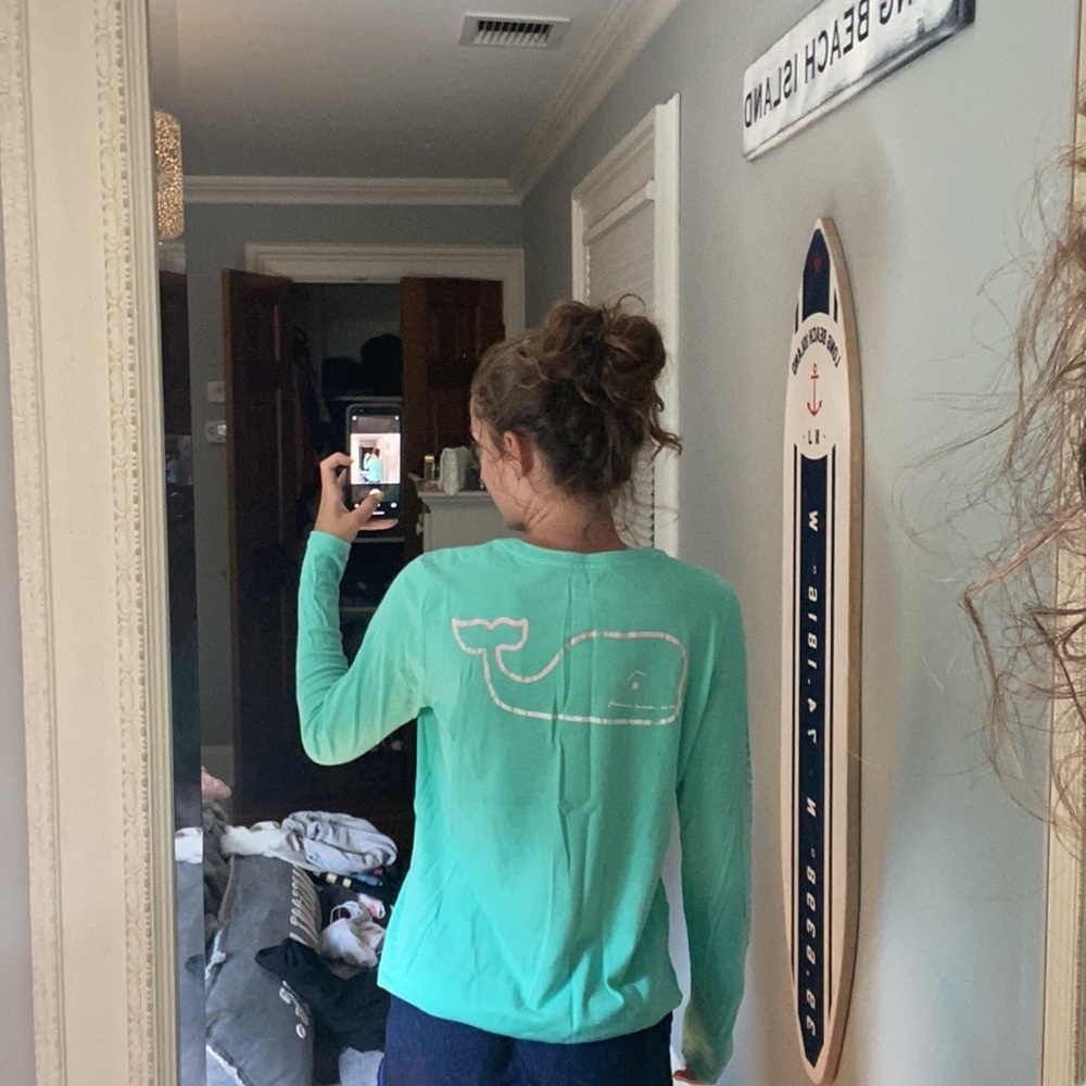 Vineyard Vines long sleeve - Picture 2 of 3